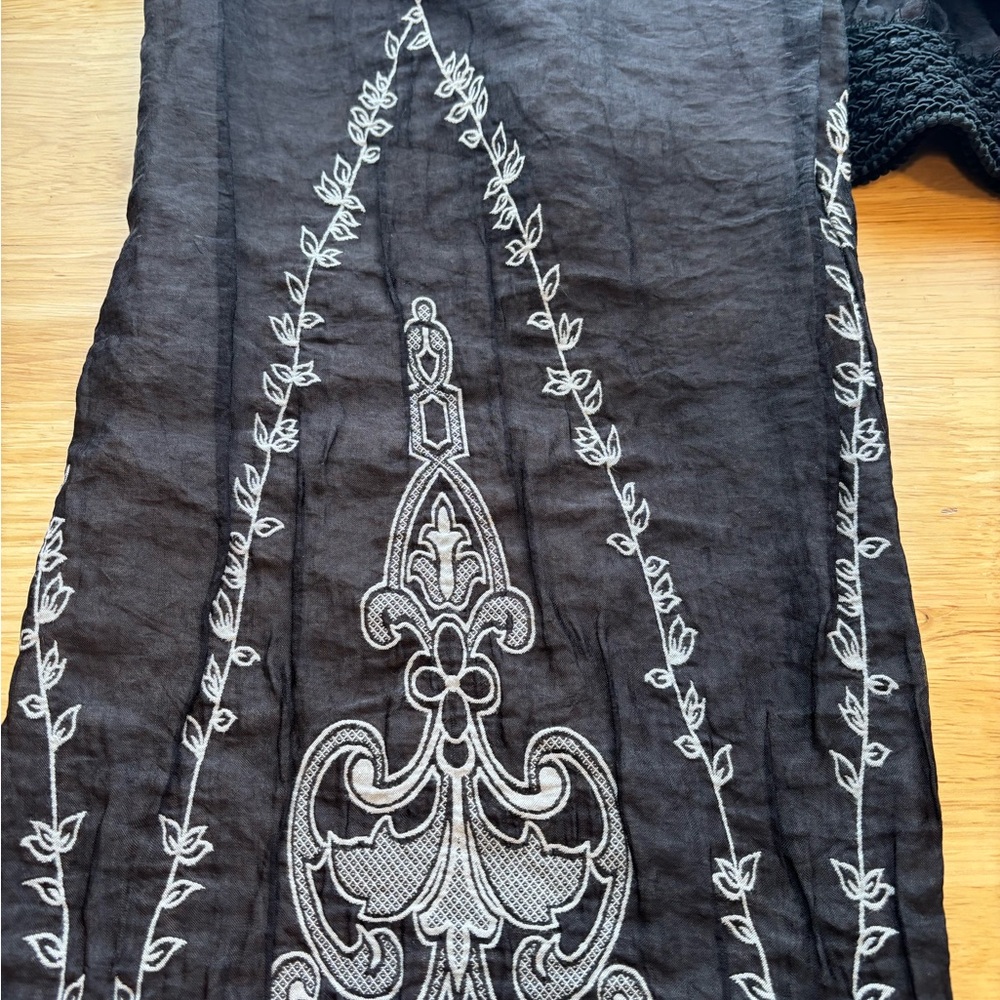 Arden B. Embroidered Black
Wide-Leg Palazzo‎ Pants Small/Med - Picture 5 of 10